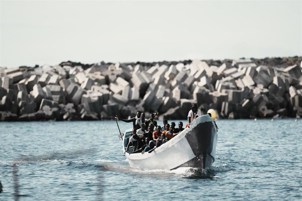 Migrantes a su llegada al puerto de La Restinga, a 31 de octubre de 2023, en El Hierro.