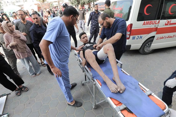 October 31, 2023, Dair El-Balah, Gaza Strip, Palestinian Territory: Medics transport wounded Palestinians (includ children) at a hospital following an Israeli air strike in Dair El-Balah refugues camp, in the central Gaza Strip on October 31, 2023, amid