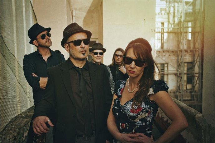 The Retro Sakers         The Retro Sh