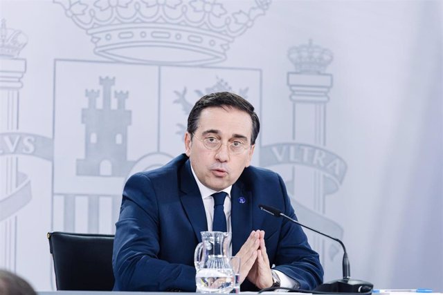 El ministro de Asuntos Exteriores, Unión Europea y Cooperación en funciones, José Manuel Albares, durante una rueda de prensa posterior a la reunión del Consejo de Ministros, en el Palacio de La Moncloa, a 17 de octubre de 2023, en Madrid (España).