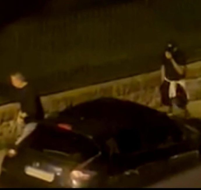 El presunto autor de los hechos grabado por una cámara de seguridad en una de sus actuaciones.