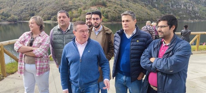 Representantes del PP de Asturias en el embalse de Tanes, Caso