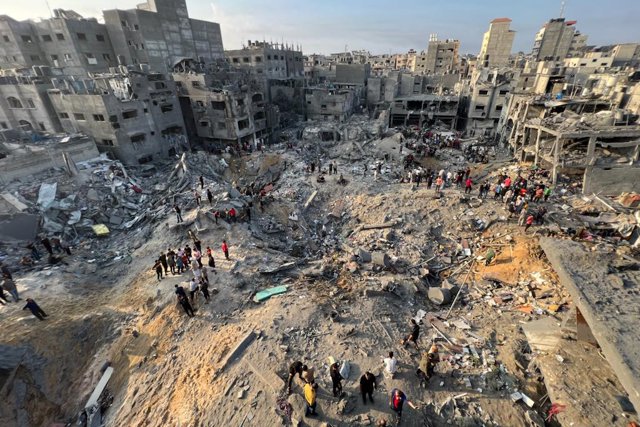 Edificios destruidos por un bombardeo del Ejército de Israel contra el campamento de refugiados de Yabalia, el más grande en la Franja de Gaza