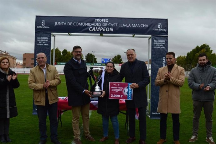Final del Trofeo de Fútbol Femenino JCCM entre el Dinamo de Guadalajara y el CD Alba Fundación.