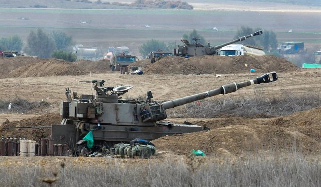 Una unidad de artillería del Ejército de Israel cerca de la frontera con la Franja de Gaza