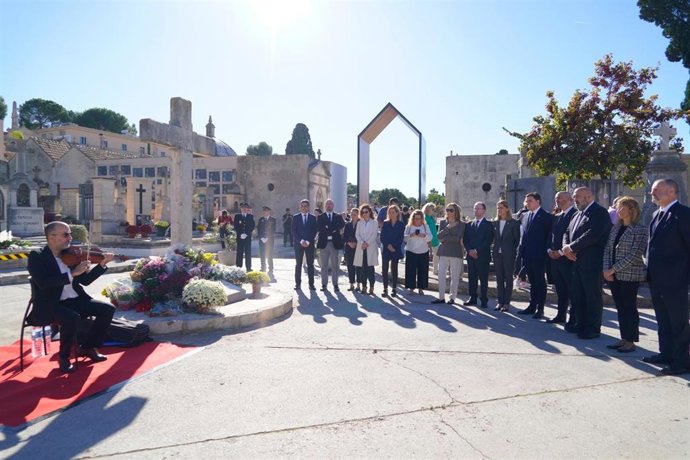 Homenaje del Ayuntamiento de Palma en el Cementerio de Son Valentí por el Día de Todos los Santos.