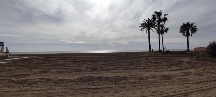Archivo - Playa de los Álamos en Torremolinos
