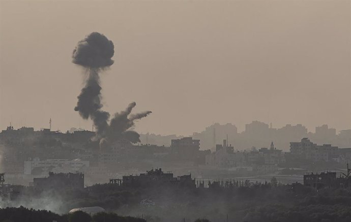 SDEROT, Oct. 31, 2023  -- Smoke rises from the northern Gaza Strip after a strike by Israeli troops, as seen from Israel's border with Gaza on Oct. 30, 2023. The death toll of Palestinians from Israeli attacks on the Gaza Strip has risen to 8,382, accor