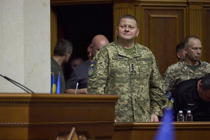 Archivo - July 28, 2022, Kyiv, Ukraine: Commander-in-Chief of the Armed Forces of Ukraine Major General Valeriy Zaluzhny, stand during Ukrainian Statehood celebrations at the Verkhovna Rada parliament, July 28, 2022 in Kyiv, Ukraine.
