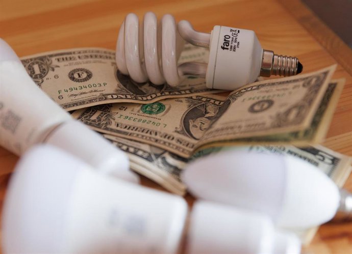 Archivo - Los precios se mantendrán a la baja por las renovables, solo una escalada en las tensiones en Medio Oriente parecen ser el único elemento que mantiene a los precios en los niveles actuales, según los expertos.