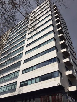 Edificio de oficinas en la Avenida General Perón 27