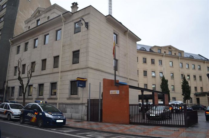 Dos detenidos 'in fraganti' mientras robaban en una vivienda de la capital leonesa.