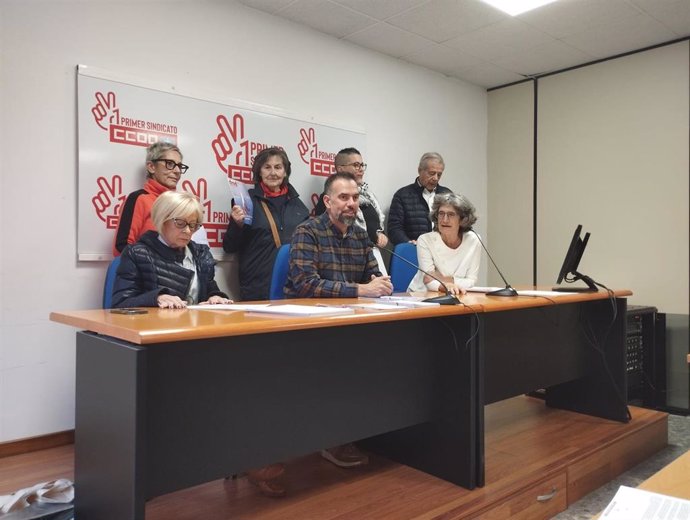 CCOO organiza, con motivo del Día Internacional de la Muerte Digna un encuentro con medios para rubricar públicamente el testamento vital de representantes sindicales.