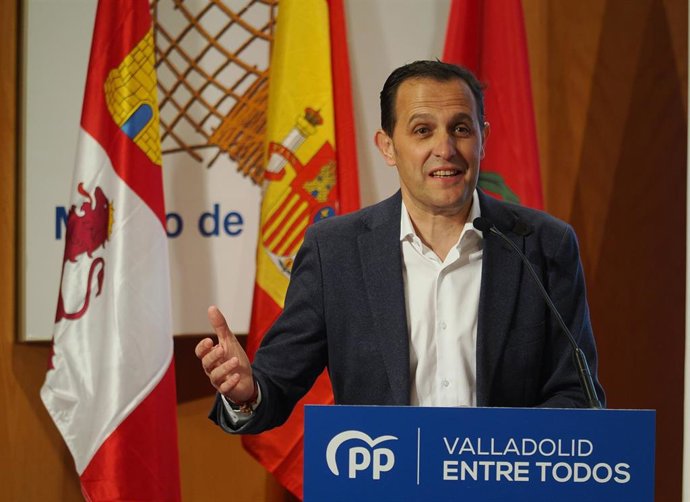 Archivo - El presidente de la Diputación de Valladolid, Conrado Íscar, interviene durante el acto de presentación de candidatos para las próximas elecciones, en el auditorio del Museo de la Ciencia, a 22 de abril de 2023, en Valladolid, Castilla y León,