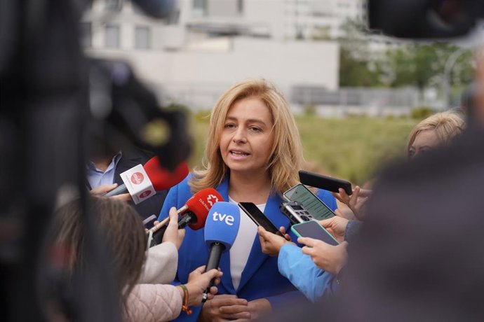 La vicealcaldesa de Madrid, Inma Sanz, atiende a los medios de comunicación en Valdebebas.