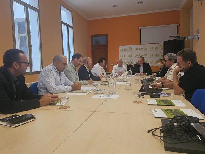 Representantes de La Unió se reúnen con el conseller de Agricultura.