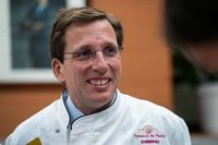 Almeida critica el "cuajo" de Maroto por preguntar por coste de la jura de Leonor mientras PSOE "amnistía a corruptos"