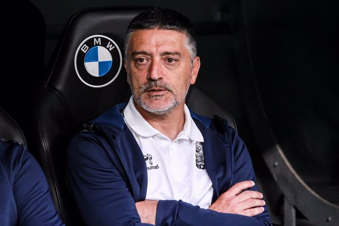 Archivo - Francisco Javier Garcia Pimienta, head coach of UD Las Palmas, looks on during the spanish league, LaLiga EA Sports, football match played between Real Madrid and UD Las Palmas at Santiago Bernabeu stadium on September 27, 2023, in Madrid, Spa