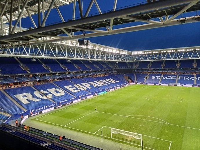 El Stage Front Stadium de Cornellá vivirá este viernes un duelo por el ascenso a LaLiga EA Sports entre el RCD Espanyol y la SD Eibar.