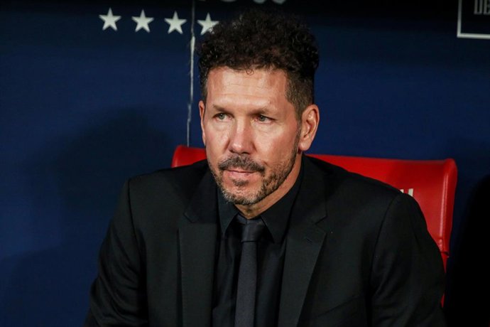 Archivo - Diego Pablo Simeone, head coach of Atletico de Madrid, looks on during the spanish league, LaLiga EA Sports, football match played between Atletico de Madrid and Cadiz CF at Civitas Metropolitano stadium on October 01, 2023, in Madrid, Spain.