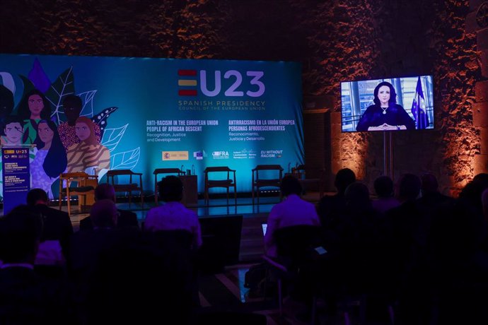 La comisaria europea de Igualdad Helena Dalli interviene por videoconferencia durante la Conferencia Internacional sobre antirracismo en la UE  'Afrodescendientes: reconocimiento, justicia y desarrollo', en el Museo de Arte Contemporáneo, a 2 de noviembre