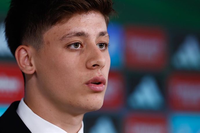 Archivo - El turco Arda Güler, en su presentación como jugador del Real Madrid.