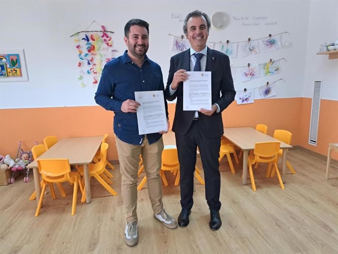 El alcalde de Alaró, Lloren Perelló, y el conseller de Educación y Universidades, Antoni Vera.