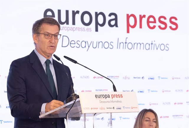 El presidente del Partido Popular, Alberto Núñez Feijóo, interviene en un desayuno informativo de Europa Press, en el Hotel Rosewood Vila Magna, a 2 de noviembre de 2023, en Madrid (España).