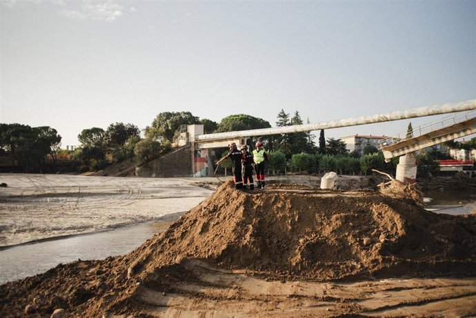 Archivo - Continuan las obras para la reparación del canal de agua que ha dejado a más de 70 municipios sin agua tras el paso de la DANA por España.