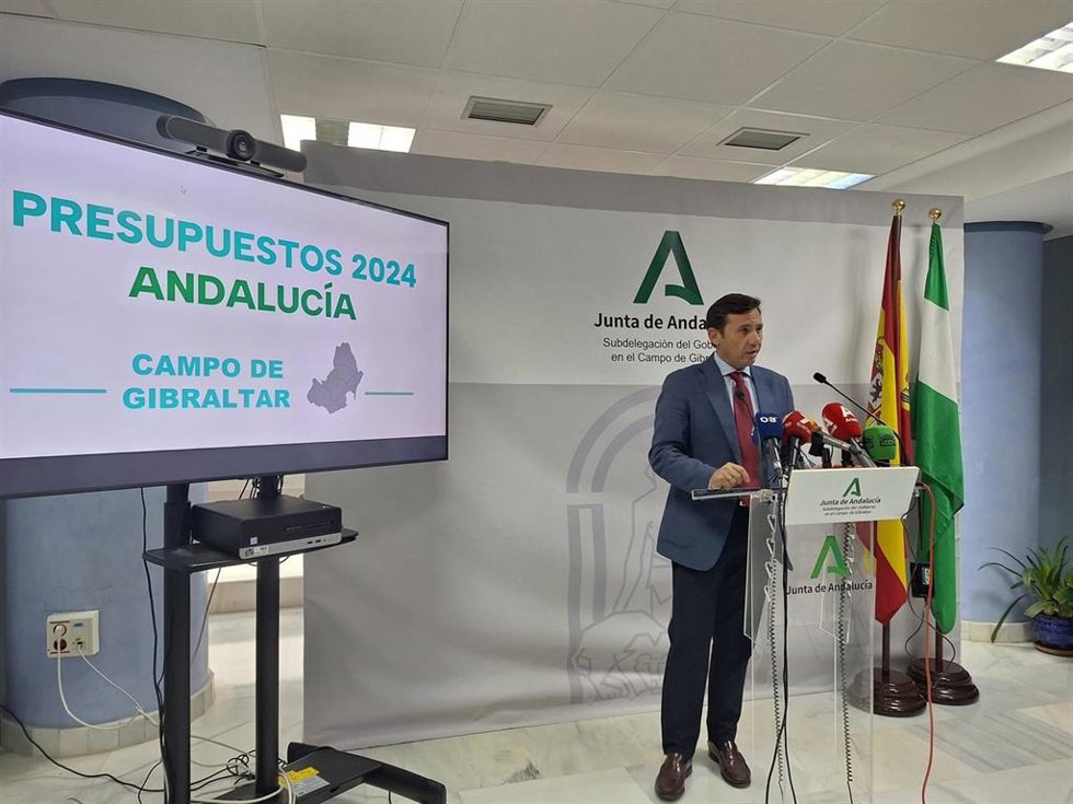 El subdelegado de la Junta de Andalucía en el Campo de Gibraltar, Javier Rodríguez Ros, valora los presupuestos de 2024 para esta comarca.