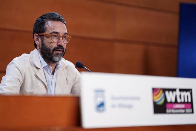 El concejal delegado de Turismo y Promoción de la Ciudad, Jacobo Florido, informa de las acciones promocionales, expositor y agenda de trabajo del Ayuntamiento de Málaga en la World Travel Market (WTM)