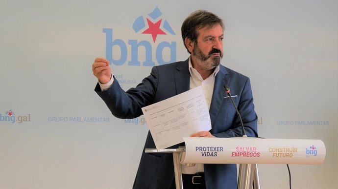 El viceportavoz parlamentario del BNG Luís Bará en rueda de prensa