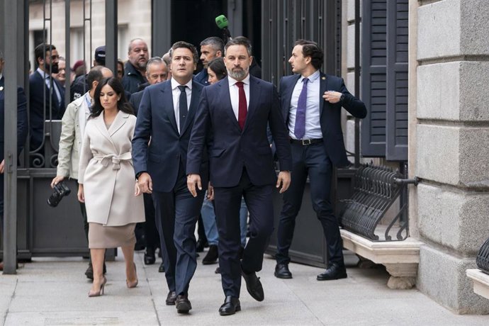 El líder de VOX, Santiago Abascal, a su llegada al acto de jura de la Constitución ante las Cortes Generales, en el Congreso