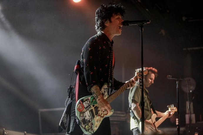 Archivo - El cantante de Green Day, Billie Joe Armstrong, durante un concierto en la sala La Riviera de Madrid el 30 de octubre de 2019.