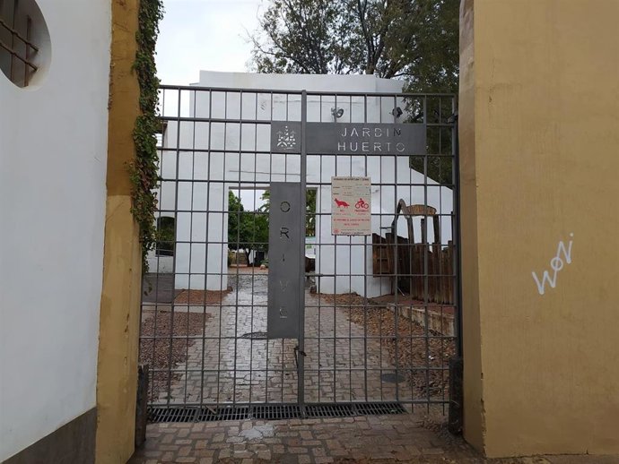 Cierre de los jardines de Orive en Córdoba por el paso de la borrasca 'Ciarán'.
