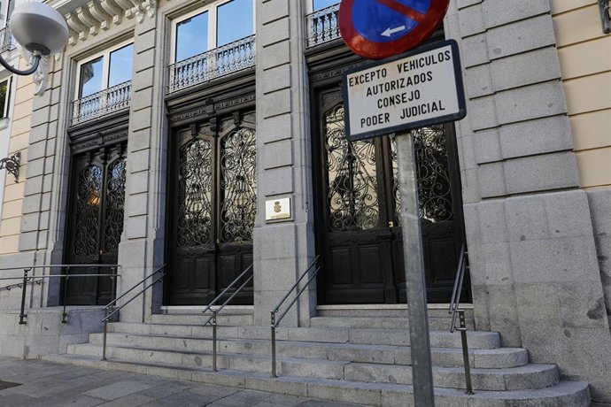Archivo - Entrada al edificio del Consejo General del Poder Judicial (CGPJ), en Madrid (España) a 18 de octubre de 2020. E