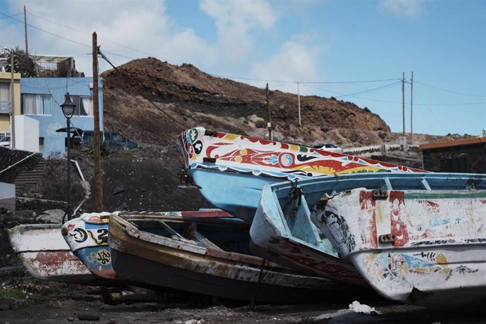 Varios cayucos encallados en los alrededores del Puerto de la Restinga, a 30 de octubre de 2023, en El Hierro, Santa Cruz de Tenerife