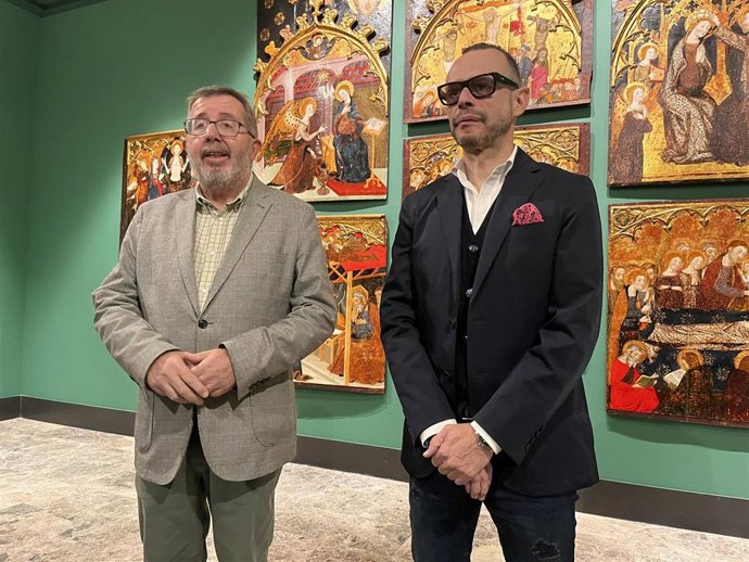 El director del Museo de Zaragoza, Isidro Aguilera, y el director general de Cultura, Pedro Olloqui, en el Museo de Zaragoza.