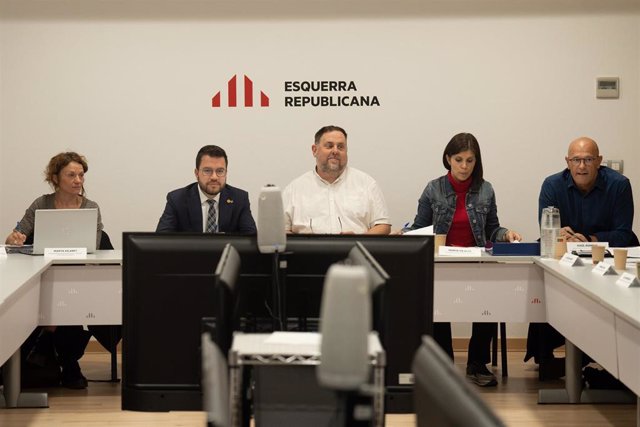 Archivo - Arxivo - El president de la Generalitat, Pere Aragonès; el president d'ERC, Oriol Junqueras, i la secretària general adjunta i portaveu d'ERC, Marta Vilalta, durant la reunió de l'executiva d'ERC, a 11 de novembre de 2022