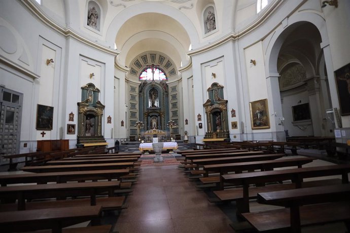 Archivo - Interior de una parroquia