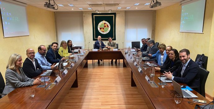 Reunión UJA y el alcalde de Jaén, Agustín González