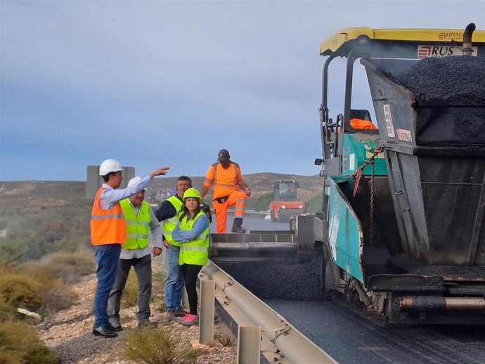 José María Martín visita las obras en el tramo de la A-7 entre Níjar y Almería