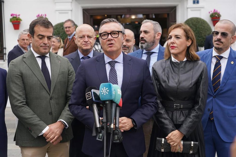 El diputado del Parlamento Andaluz por VOX, Manuel Gavira, iterviene tras proclamarse Ana Mata (PP) como nueva alcaldesa de Mijas. 