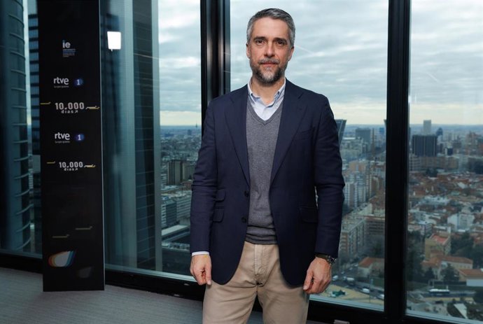 Archivo - El periodista presentador de Telediario 2 de TVE,  Carlos Franganillo.