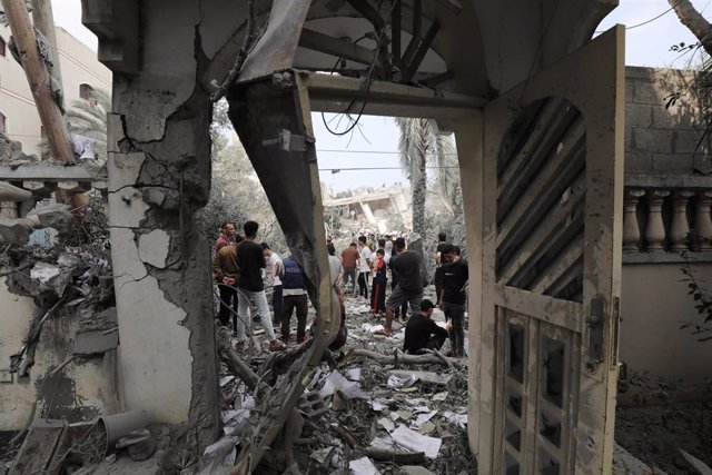 Edificios destruidos tras un ataque israelí sobre el campamento de refugiados de Maghazi, en la Franja de Gaza