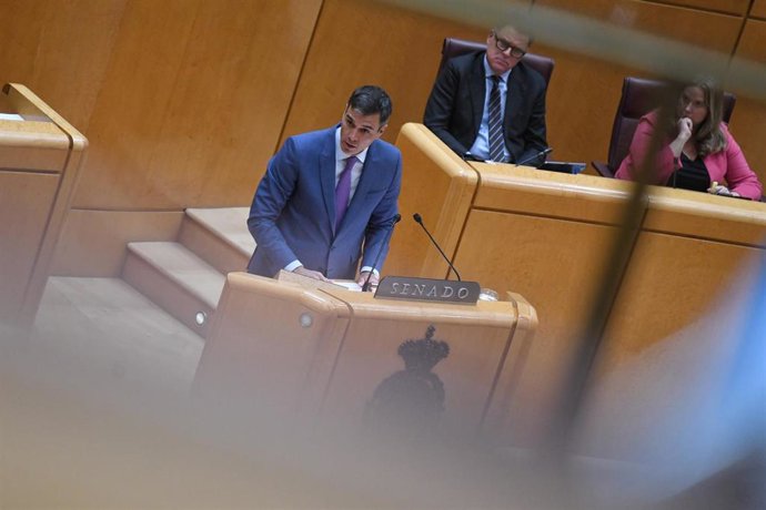 Archivo - El presidente del Gobierno, Pedro Sánchez, interviene durante un pleno del Senado, a 25 de abril de 2023, en Madrid (España). Sánchez y Feijóo se enfrentan hoy a su cuarto cara a cara en el Pleno del Senado. El debate, a tan solo dos semanas p