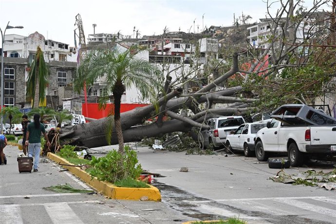 Imagen de las calles de Acapulco, en el estado mexicano de Guerrero, tras el paso del huracán 'Otis'.