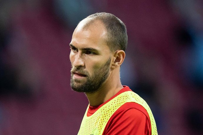 Archivo - El delantera neerlandés Bas Dost antes de un partido