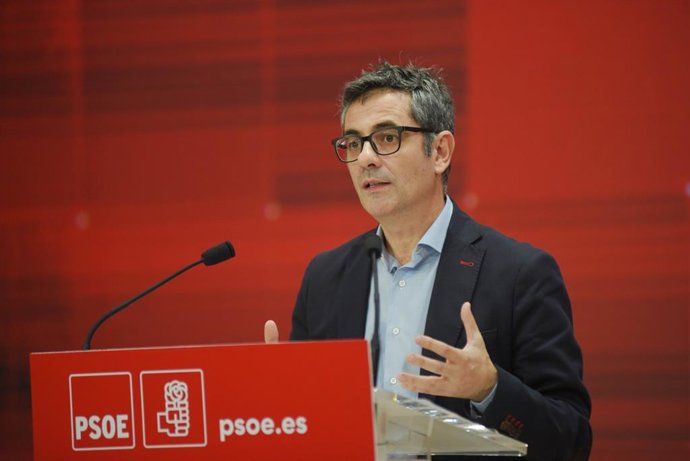 El ministro de Presidencia, Relaciones con las Cortes y Memoria Democrática en funciones y miembro de la comisión negociadora del PSOE, Félix Bolaños, en una rueda de prensa en Barcelona tras el acuedo PSOE-ERC para la investidura de Pedro Sánchez.