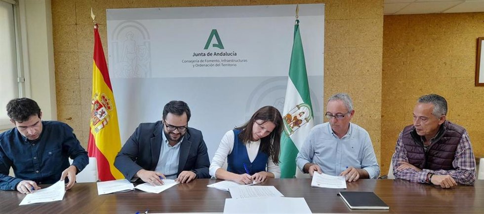Junta y Ayuntamiento de Zurgena se intercambian dos tramos de carreteras para mejorar su gestión